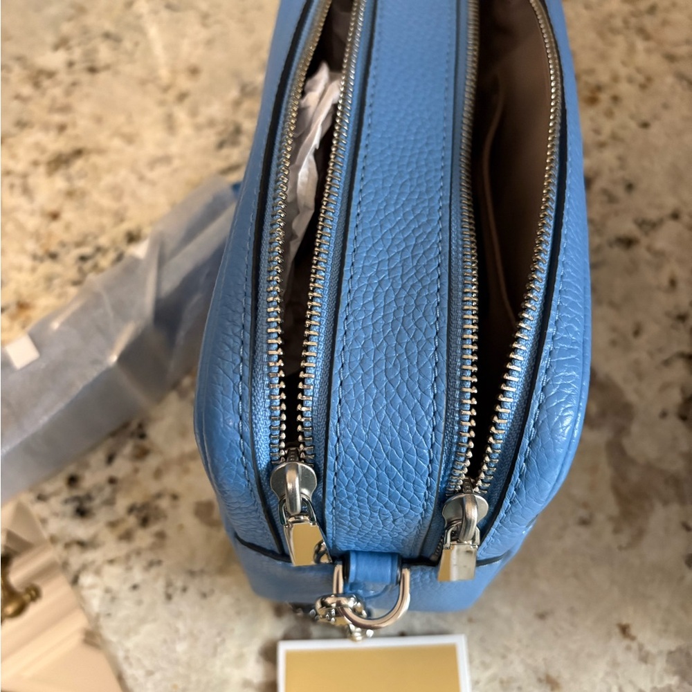 ❗️❗️Michael Kors Sky Blue Leather Crossbody😍 - Picture 3 of 9